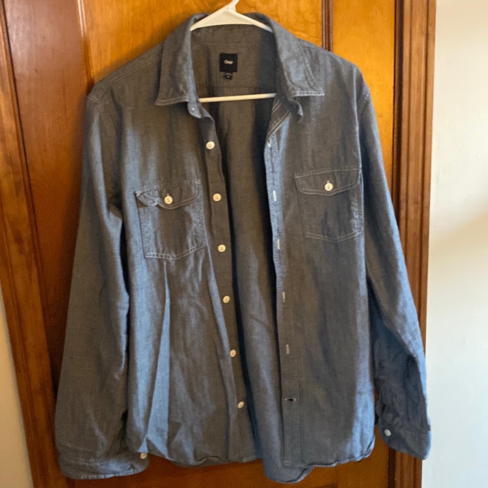 Gap Medium Long Sleeve Button Up
